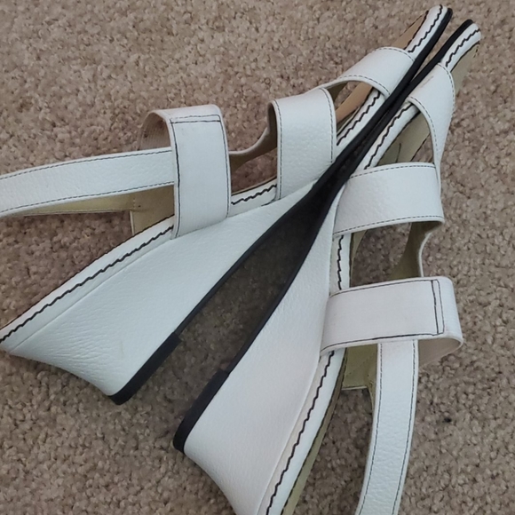 White low wedge sandals  7.5 4A - Picture 3 of 8